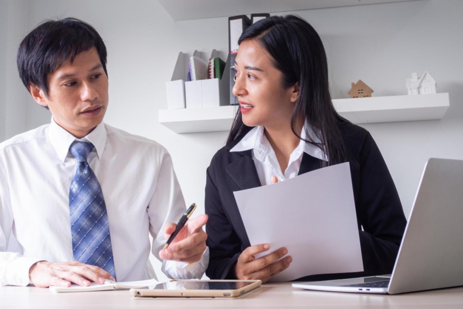 Finanzanalyse Dashboard auf Laptop-Bildschirm