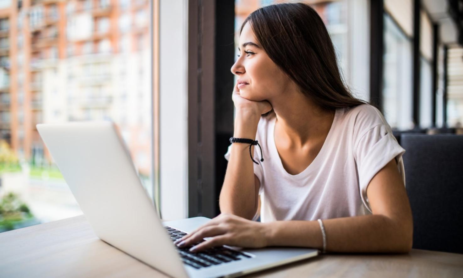 Team arbeitet gemeinsam an Budgetprojekt